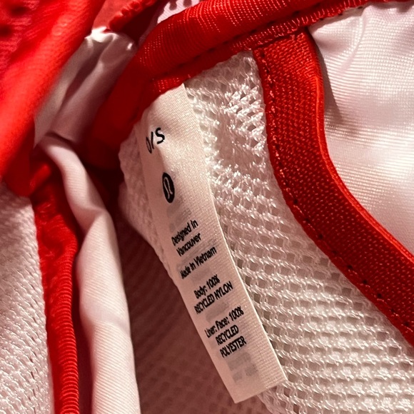 🍁ON SALE🍂LULULEMON AUTHENTIC EVERYWHERE BELT RED/WHITE MANIFESTO PRINT CROSSBODY - Picture 12 of 17